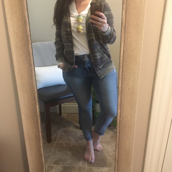 Vanity Hooded Jacket - Picture 6 of 10